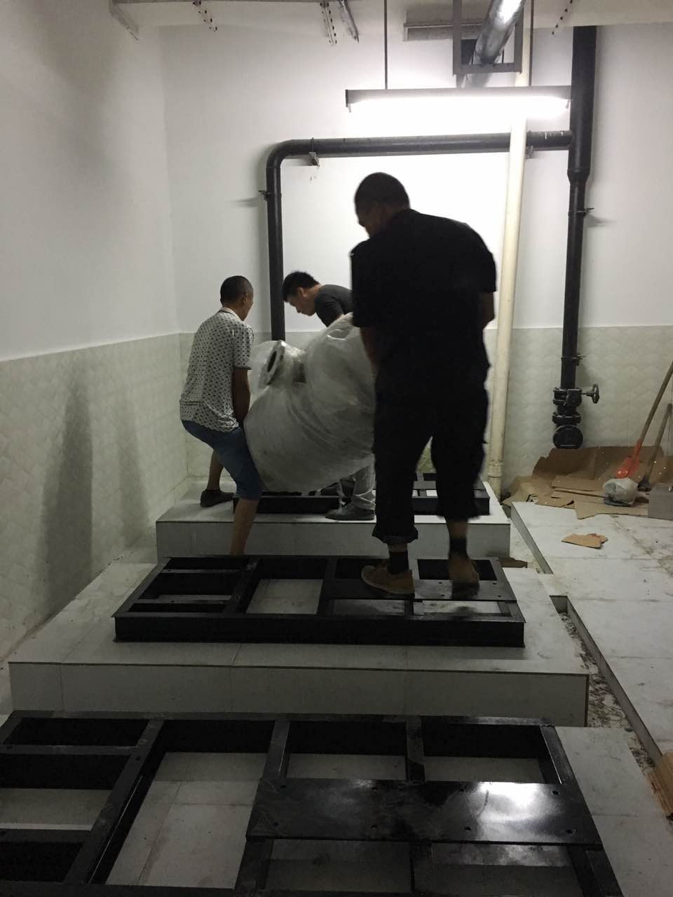 小區(qū)長期不用二次供水設(shè)備 頂樓居民水壓引爭議